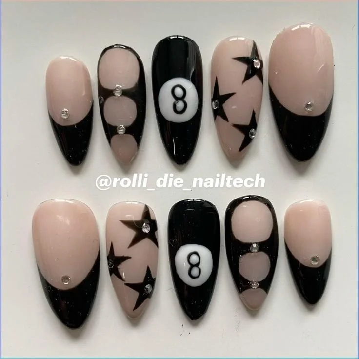 Creative nail art designs by @rolli_die_nailtech for inspiration and tips.